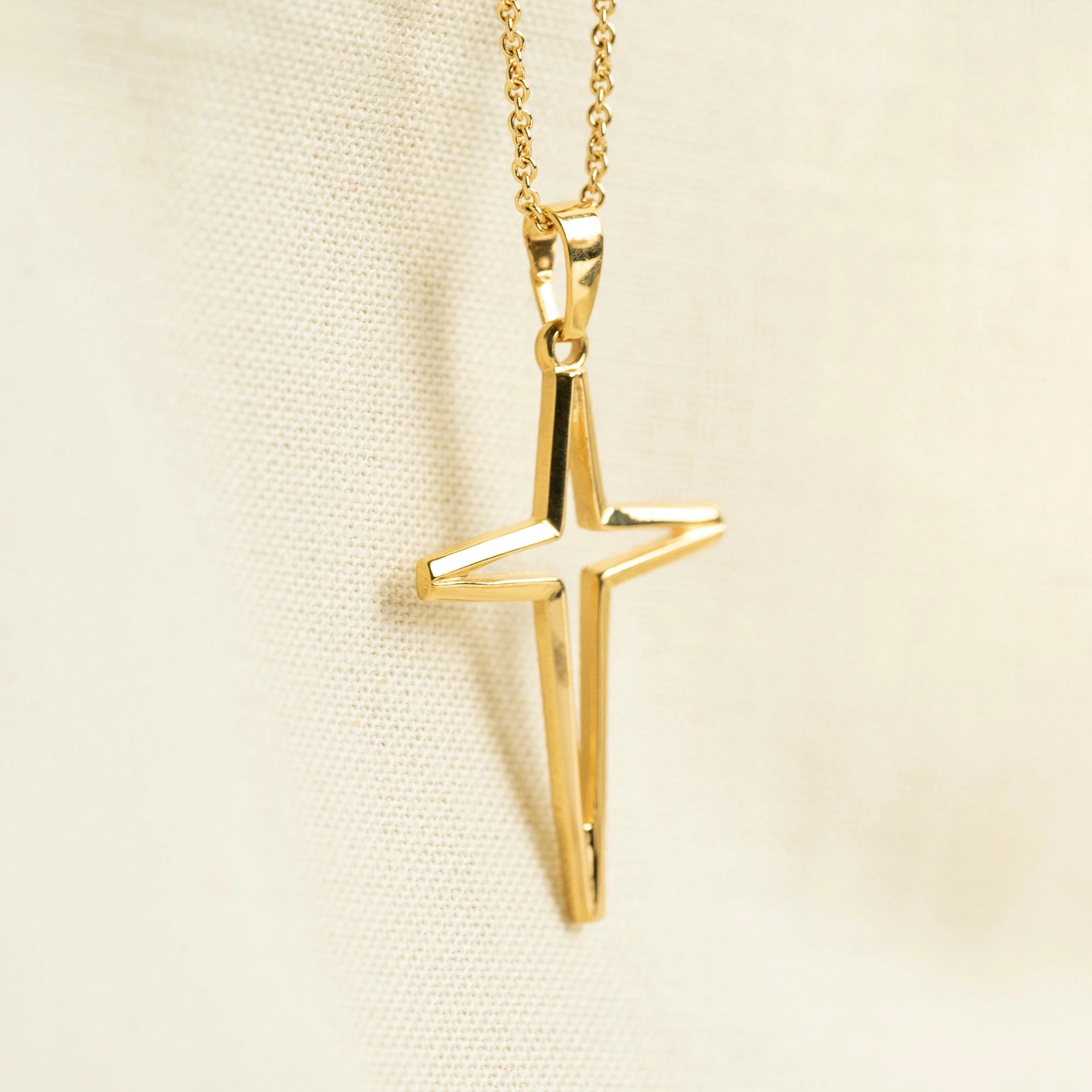 Cross Necklace Packshot