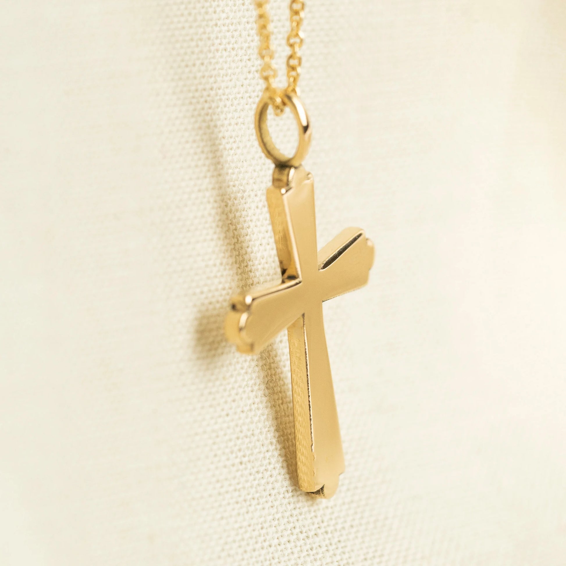 Cross Necklace Packshot