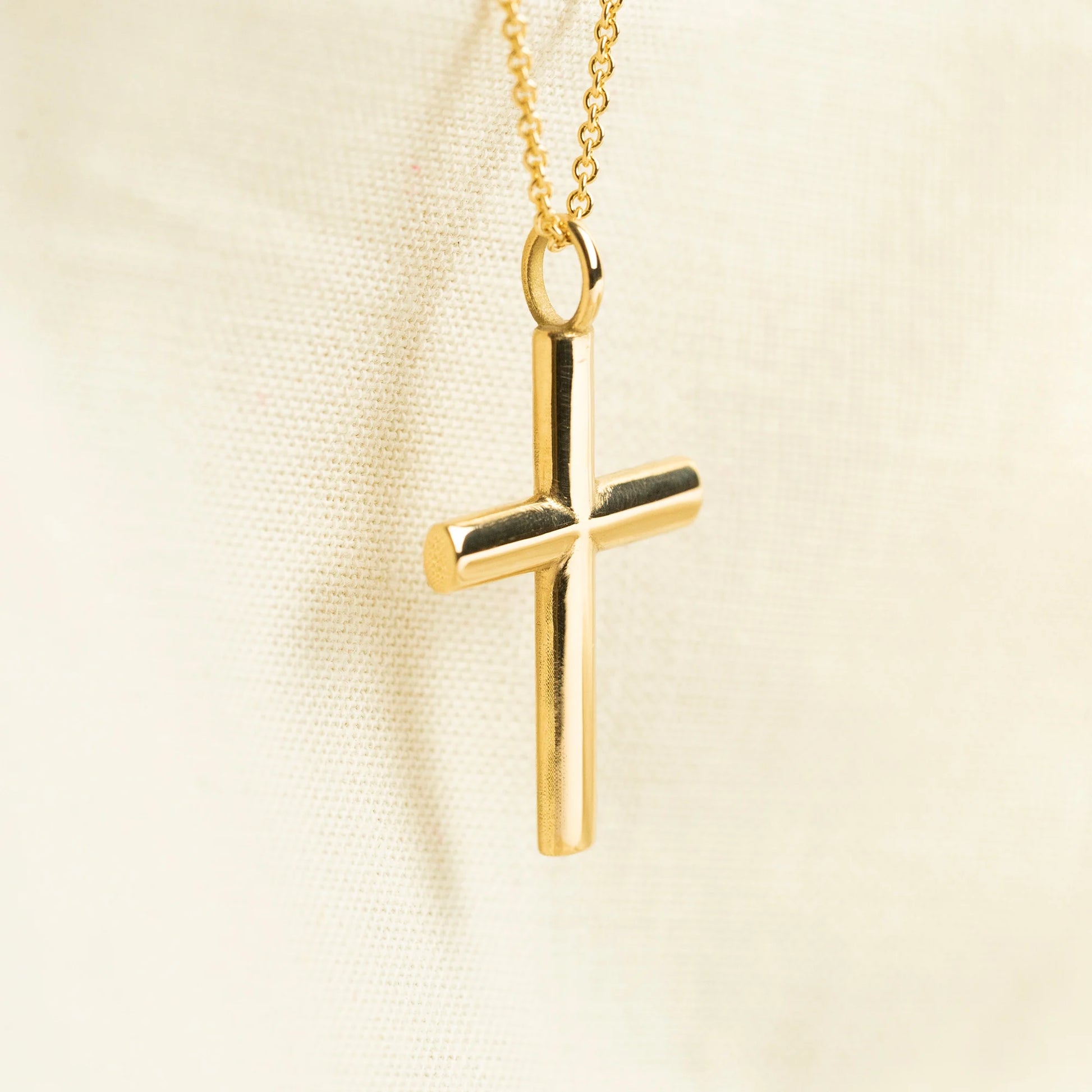 Packshot of our cross necklace